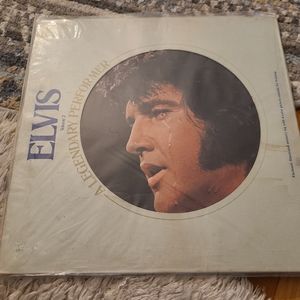 Elvis Presley volume 2 A Legendary Performer.  Vintage vinyl album. GUC
